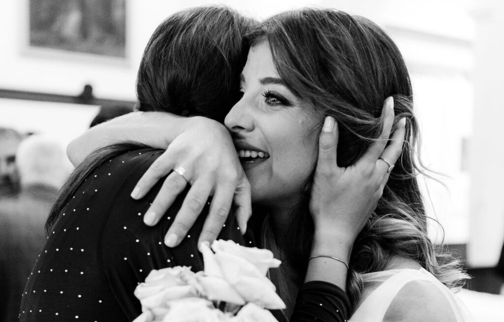 Anello di fidanzamento, come sceglierlo in base alla forma della mano