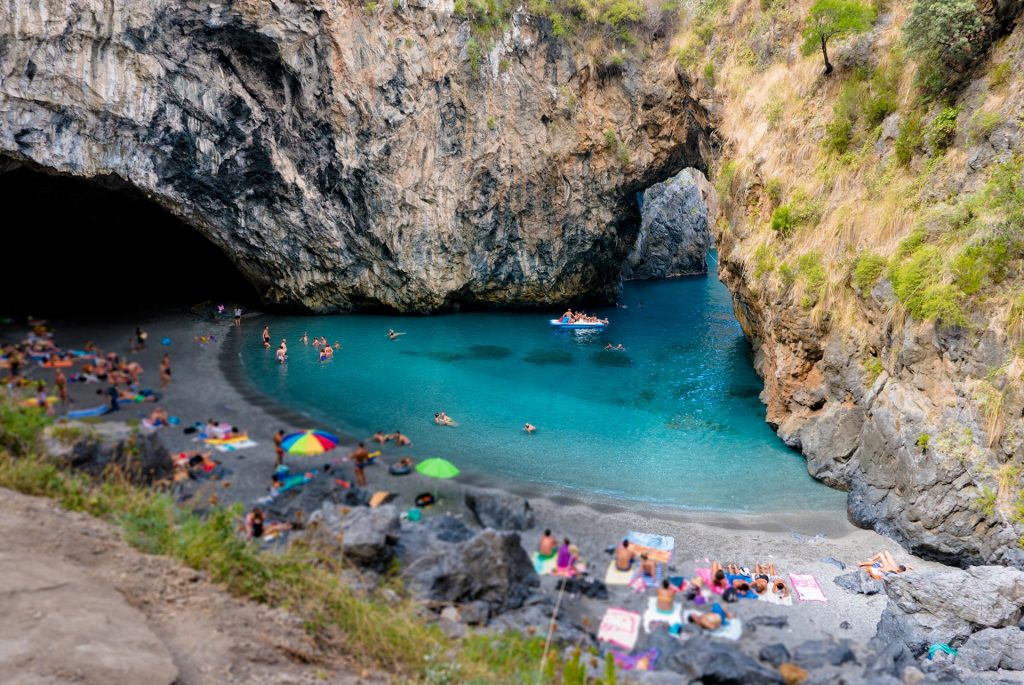 Sposarsi in Calabria, 5 luoghi più romantici per dire sì 3 Sposarsi in Calabria, San Nicola Arcella e l'Arco Magno