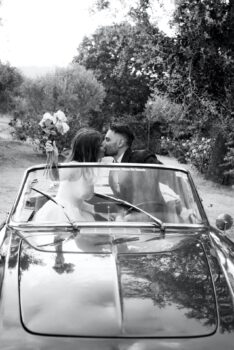 Alessia & Luigi si baciano in macchina